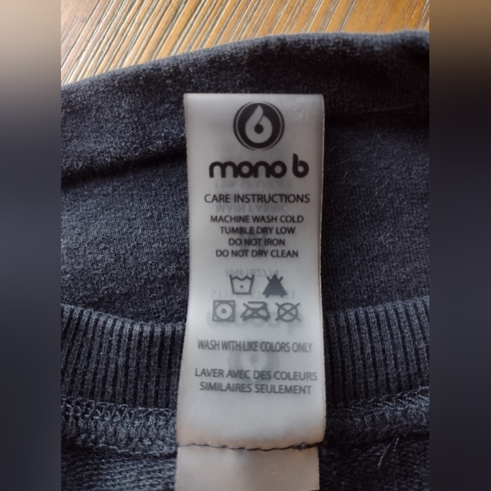 Mono B Short Sleeve Sweatshirt Size Medium - Picture 10 of 10